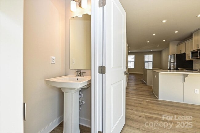 Building Photo - 1470 Samuel St