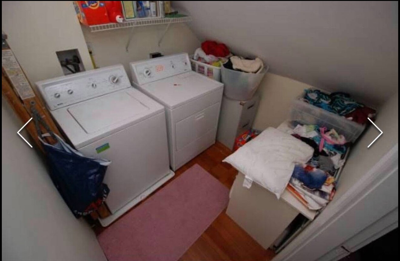 Building Photo - 18 University Ave