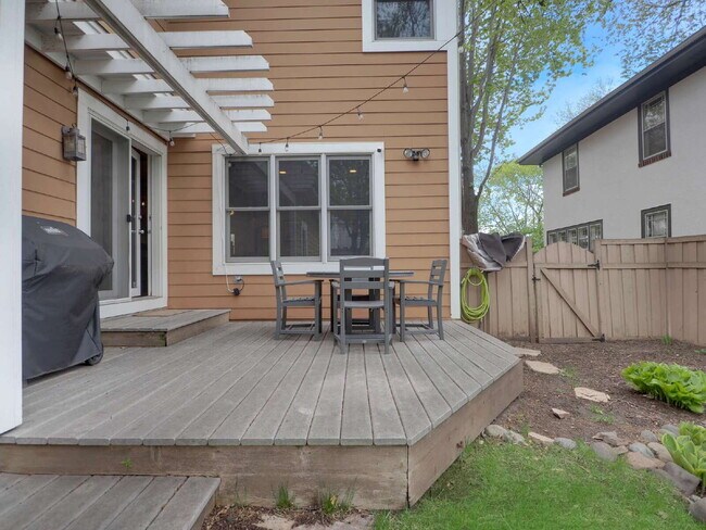 Building Photo - Spacious 4-Bed Gem with 3.5 Baths next to Minnehaha Creek