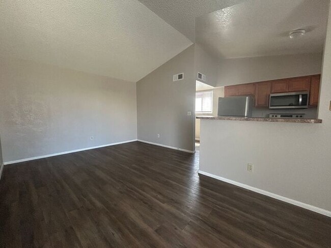 Building Photo - 456 N Glenview