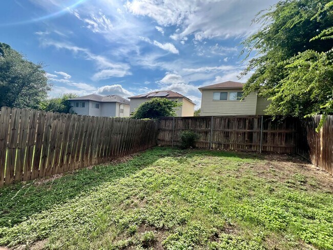 Building Photo - 5107-5109 Flipper Dr