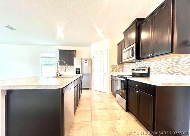 Building Photo - 341 SW Ridgecrest Dr