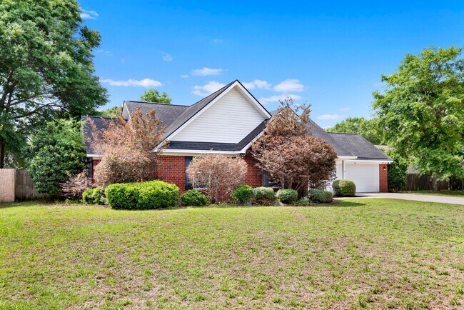 Building Photo - 211 Mikal Dr