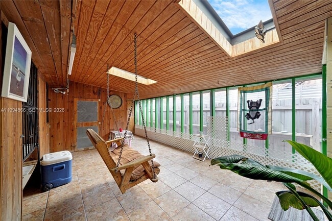 Building Photo - 2834 SW 33rd Ave