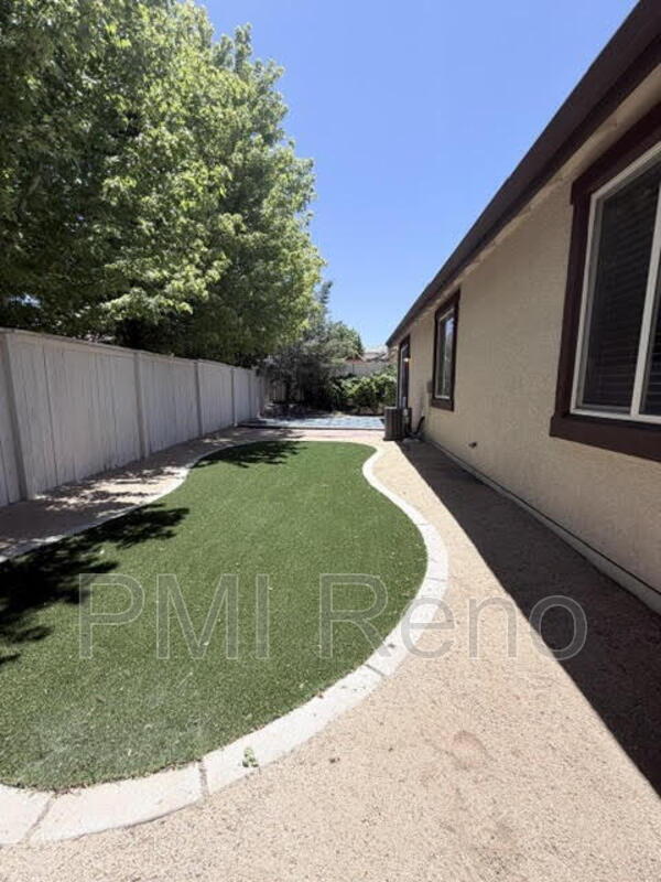 Building Photo - 10742 Amber Falls Dr