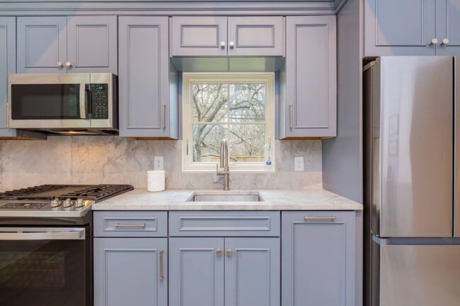 Building Photo - 3 Parsons Close