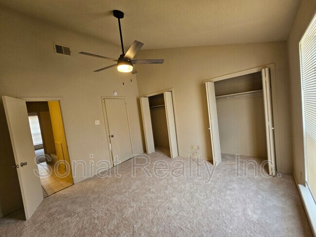 Building Photo - 345 Deckbar Avenue, D