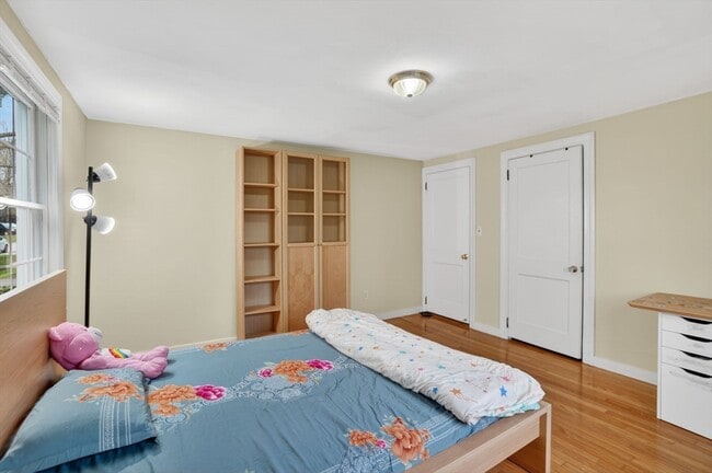 Building Photo - 13 Pleasant St