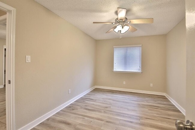 Building Photo - 13301 Tamayo Dr