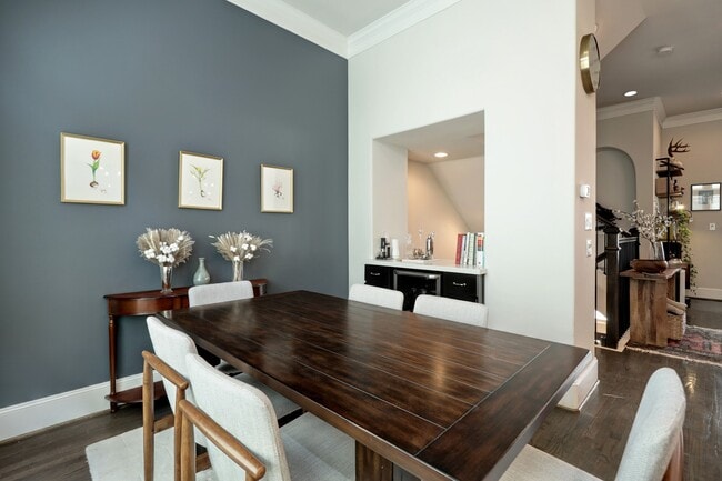 Building Photo - 2231 Chenevert St