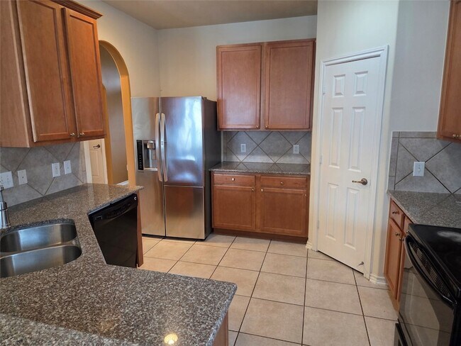 Building Photo - 6818 Stoneyvale Dr