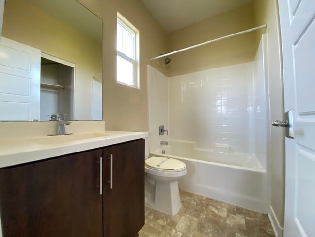 Building Photo - 3bedroom 3 bath home in the Solaire Commun...