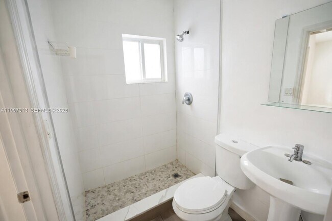 Building Photo - 572 NE 67th St