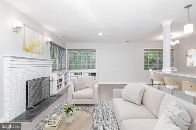 Building Photo - 710 N Buchanan St