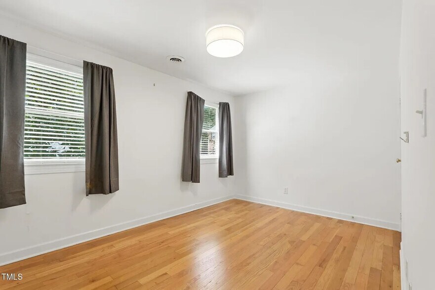 Building Photo - Room in Condo on Smallwood Dr