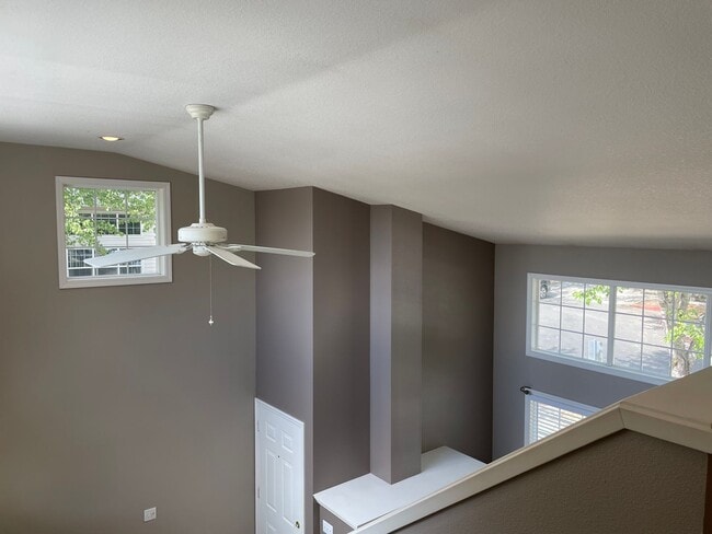 Building Photo - Beautiful and Well Maintained 2 Bed and 2....
