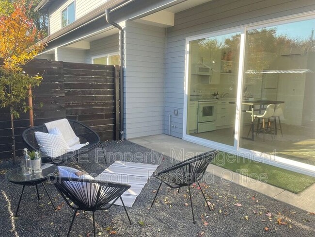 Building Photo - 725 SE 78th Ave