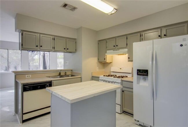 Building Photo - 6415 Jennings Dr