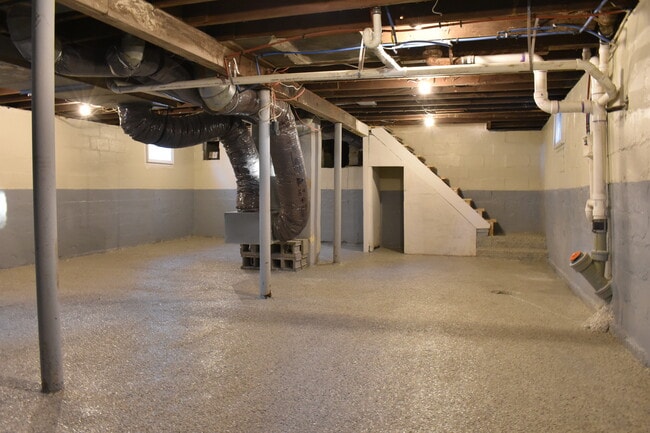 Building Photo - 416 E 31st St