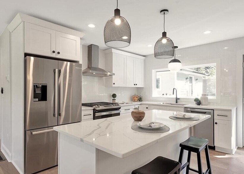 Kitchen - 2676 George St NW
