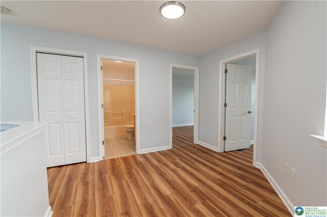 Building Photo - 835 Spring White Dr
