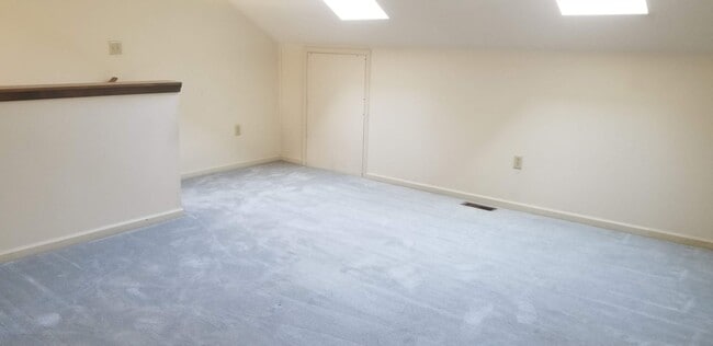 Building Photo - 2BR/1.1BA Townhouse in Newark!