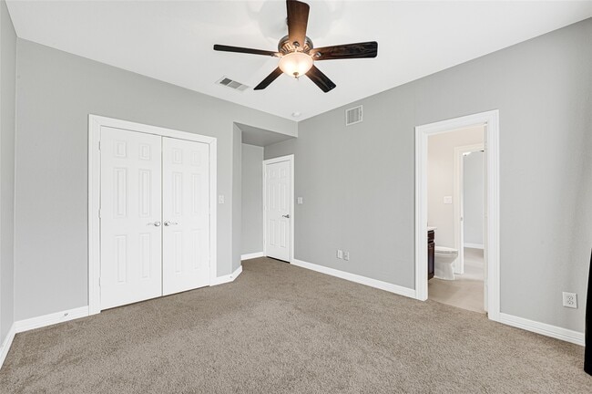 Building Photo - 2815 King's Retreat Cir
