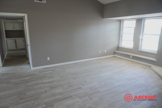 Building Photo - Beautiful 3 Bedroom Home Located in the Southwest!