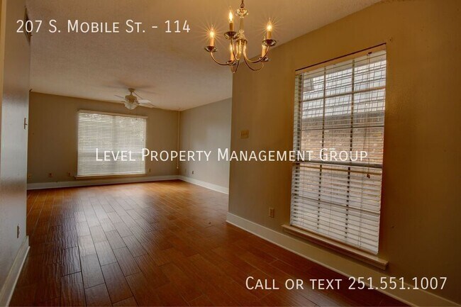 Building Photo - 207 S Mobile St