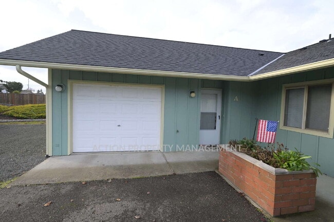 Building Photo - 2 bed, 2 bath, 1 car garage- water, sewer and yard care included!