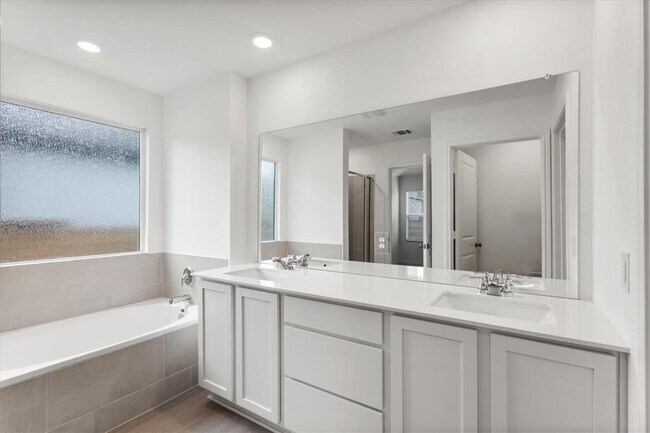 Building Photo - 316 Keefer