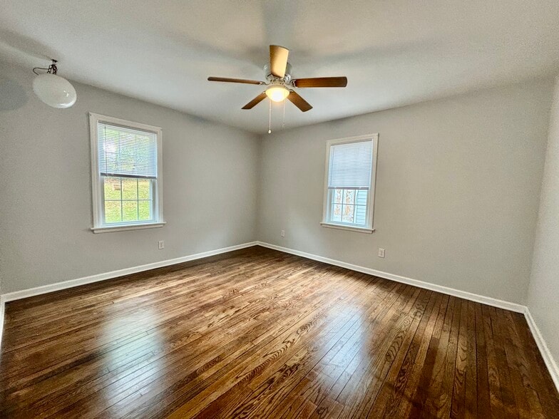 Building Photo - 3327 Alpine Dr