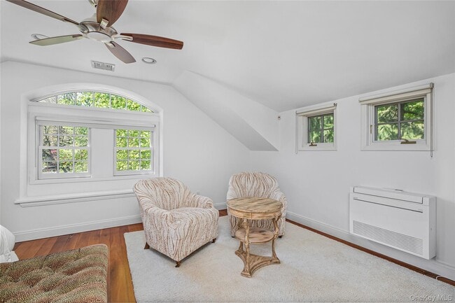 Building Photo - 197 US-9W