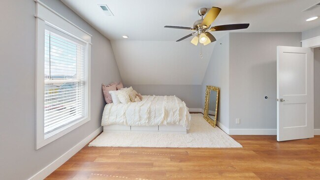 Building Photo - 1704 Highland Ave