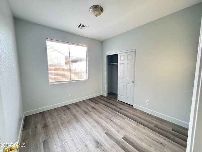 Building Photo - 11562 W La Reata Ave