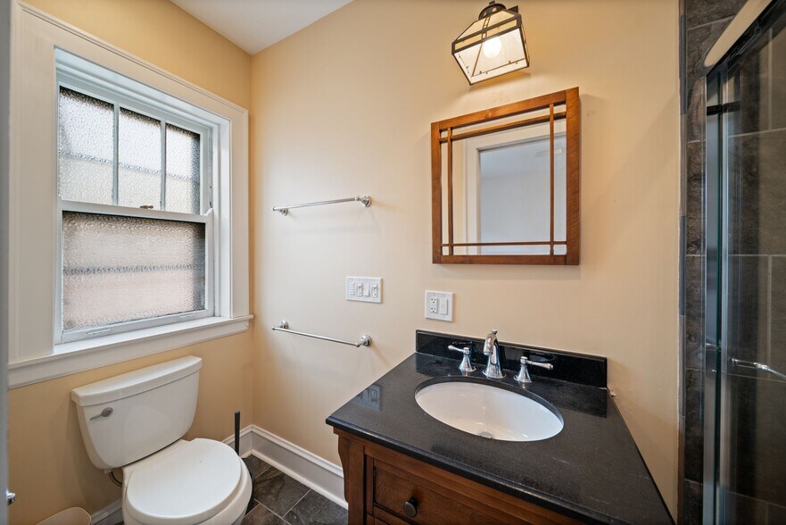 Building Photo - 721 Foster St