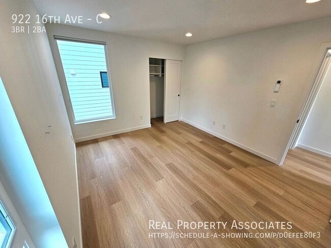 Building Photo - 922 16th Ave