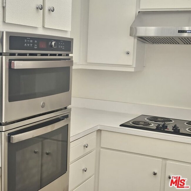 Building Photo - 2170 Century Pk E