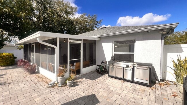 Building Photo - The Heart of Maitland: 3BD/2BA Home That F...