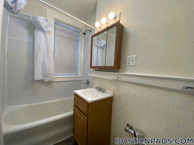 Building Photo - 1163 Boylston St