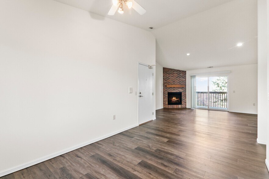 Building Photo - 838 N Thompson Dr