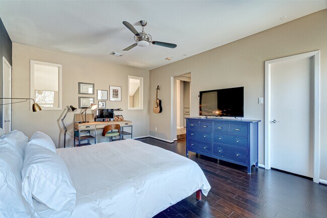 Building Photo - 4308 Lillian St