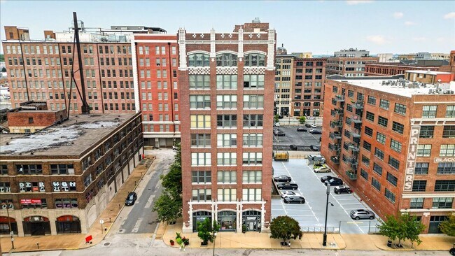 Building Photo - 1627 Locust St