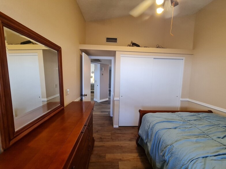 Building Photo - 7944 W Charter Oak Rd