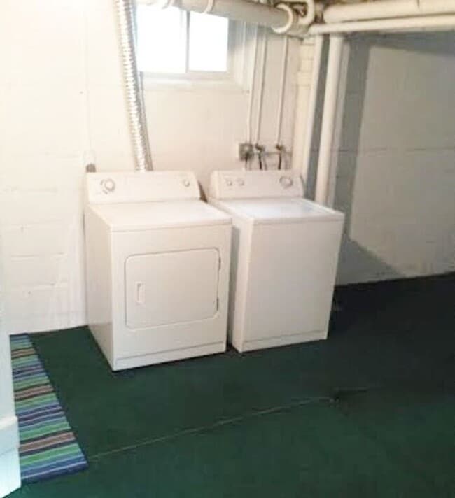 Building Photo - $2,200 | 3 Bedroom, 1.5 Bathroom House | P...
