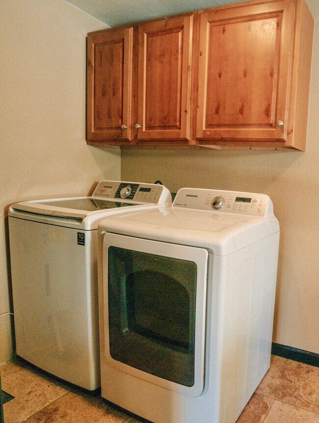 Building Photo - 1330 Kipling St