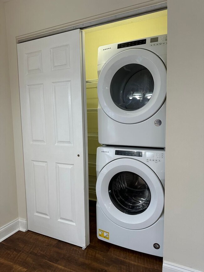 Building Photo - End Unit Townhome for Rent in Grottoes