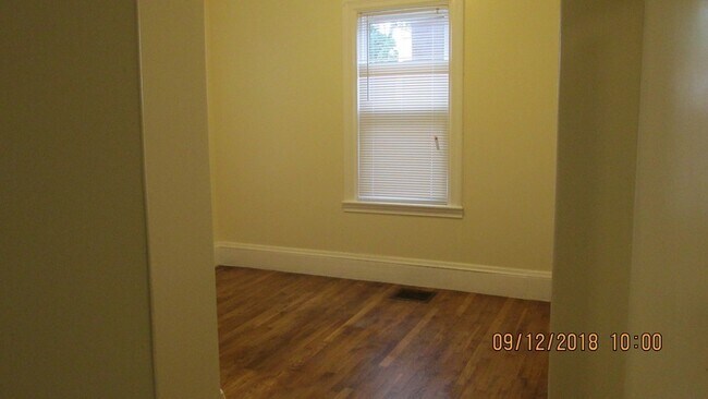 Building Photo - 19 Rockwell St