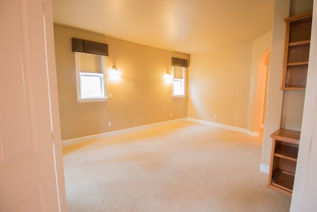 Building Photo - Beautiful Home in Historic Jacksonville