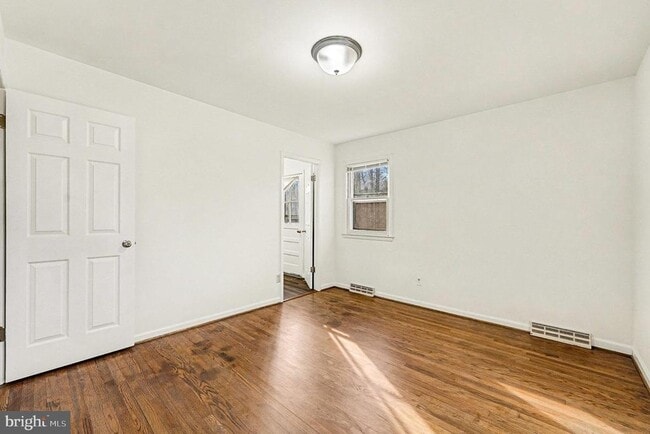 Building Photo - 4127 Cabin Rd